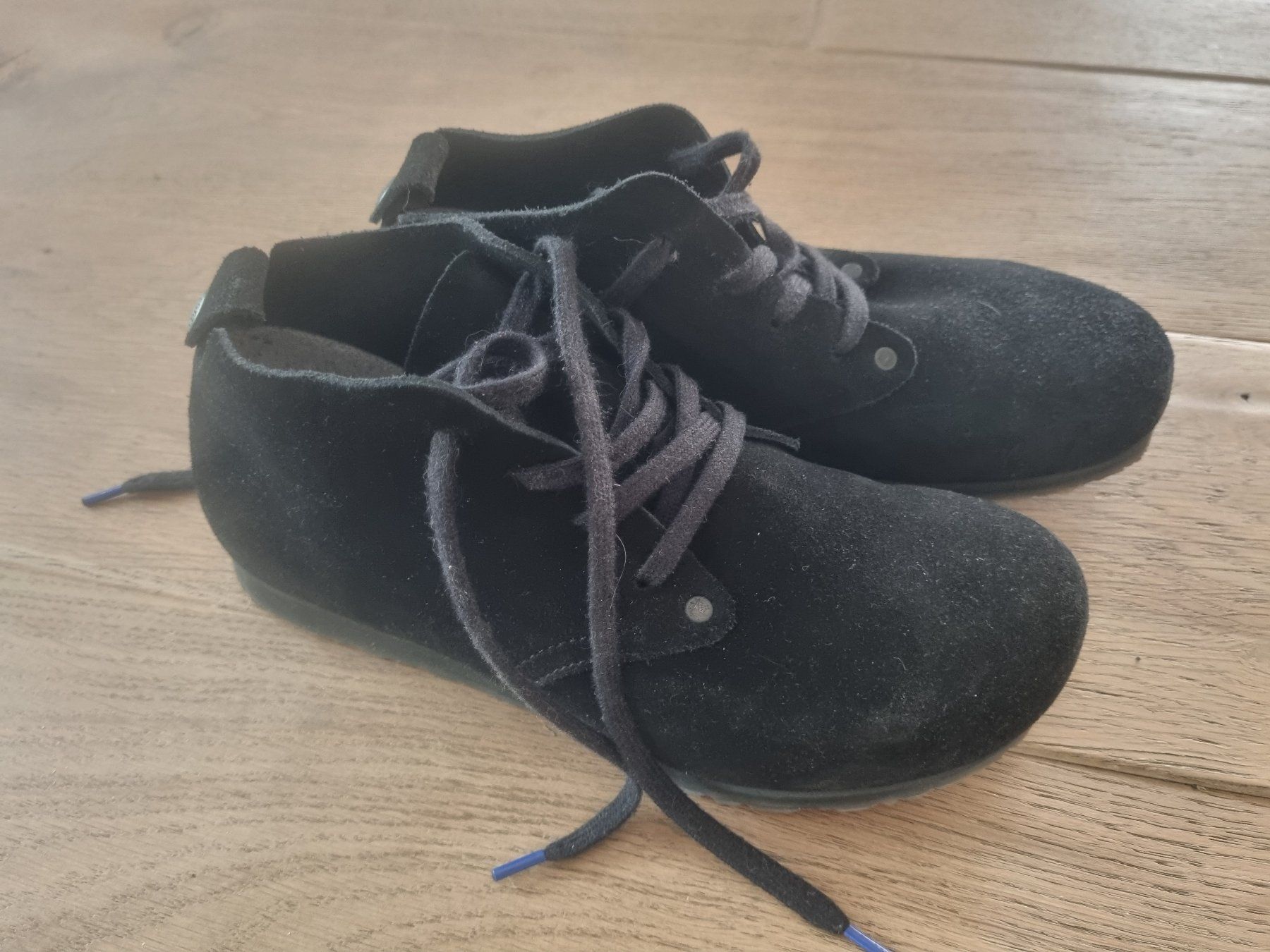 Scarpe da donna: Birkentock nubuck noir pointure 38 bon état – Usato da Lavey-les-Bains venduto da Etre-Ange