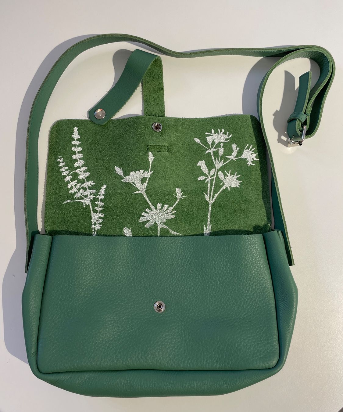 Borse: Keecie / Bag, Picking Flowers Medium, Forest – Nuovo e nell'imballaggio originale da Silvaplana venduto da Lotzis