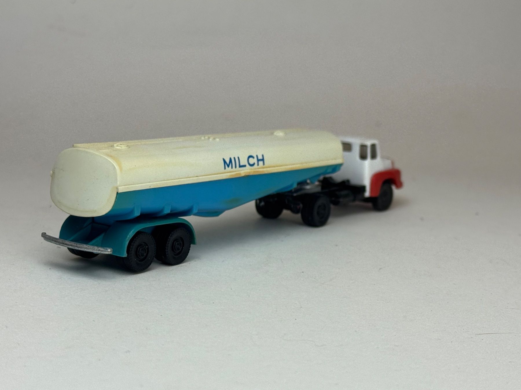 Voitures modèles: GB- DDR Modell Milch Satteltankwagen – D'occasion à Elm par Wikmtz 1