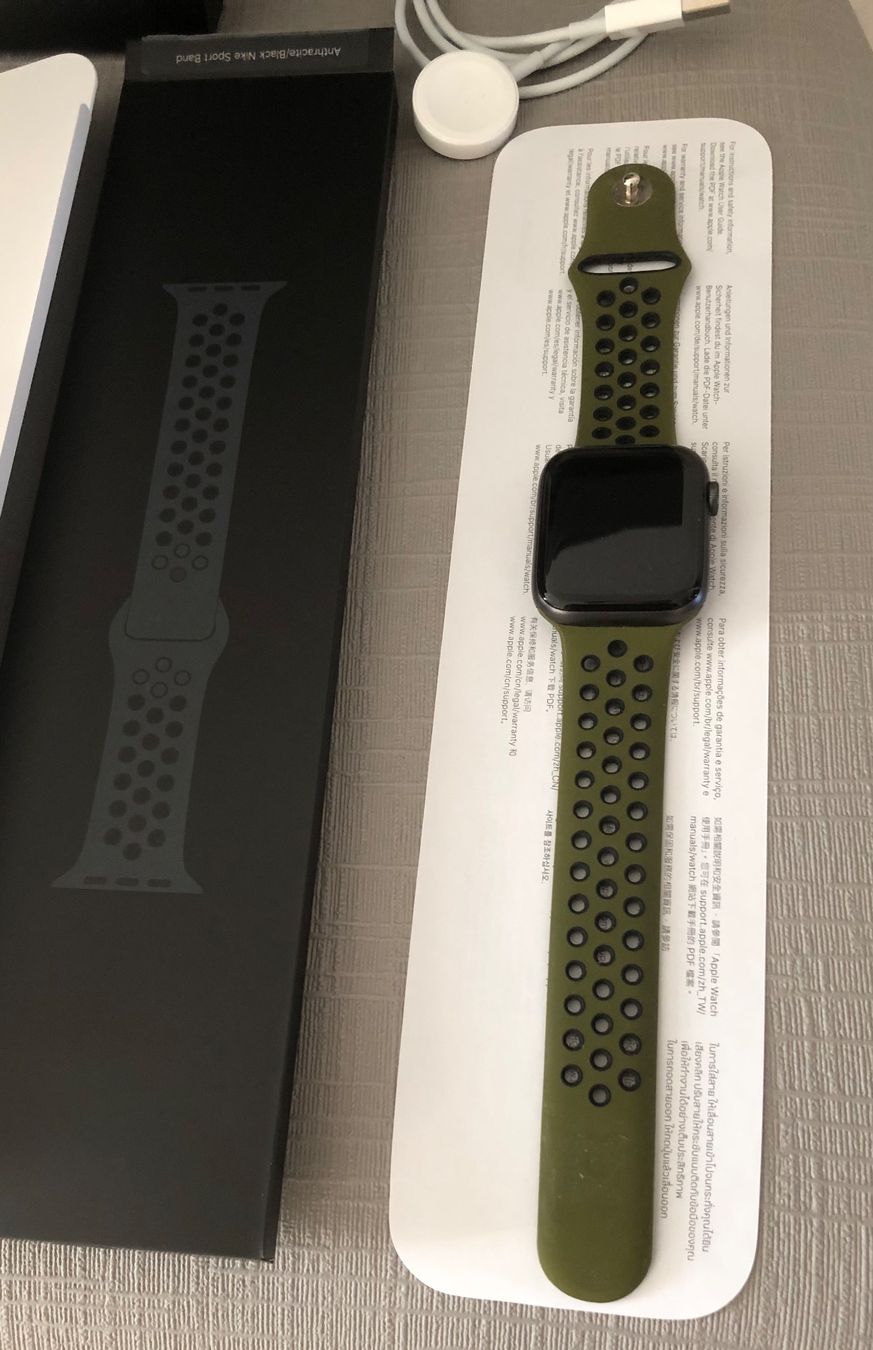 Apple Smartwatch: Apple Watch Serie 6, 44 mm – Usato da Bern venduto da Mimmo00 1