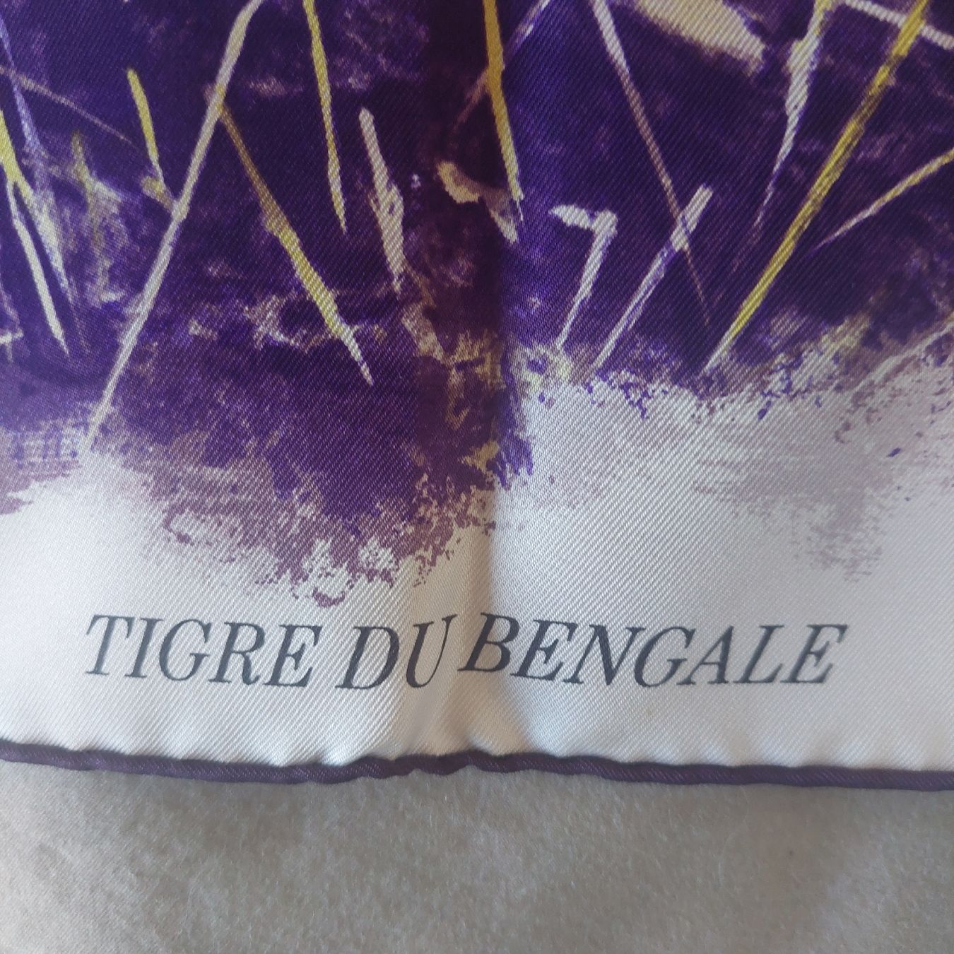 Hermès Foulards, Tücher & Schals: Hermès Carré Tigre du Bengale – Gebraucht aus Genève von s_t_z8jl 2
