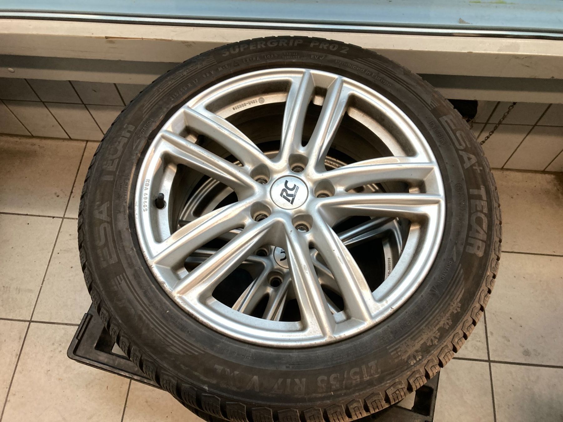 Seat Pneumatici & Ruote complete: Seat Ateca Winterräder 215/55R17 – Usato da Cham venduto da WB2223 3