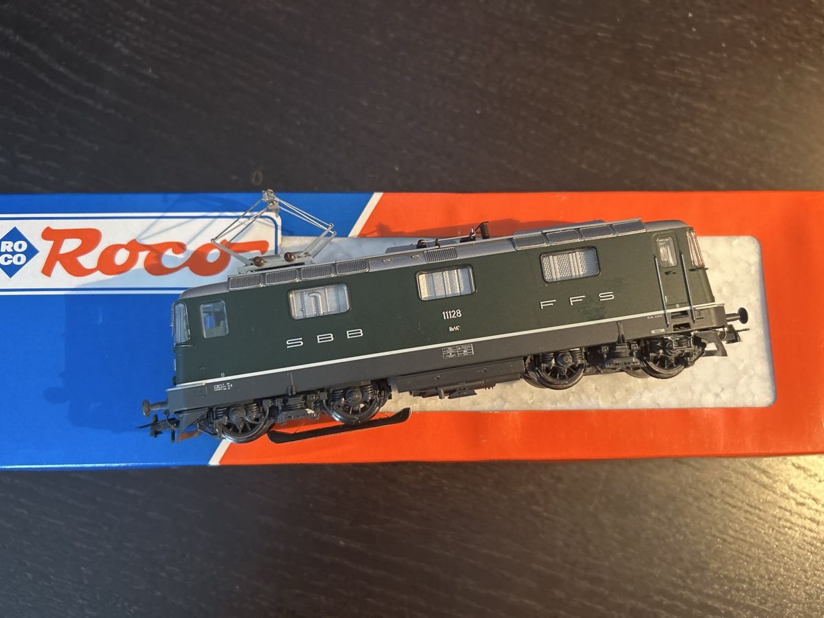 Roco Modellini di ferrovie: Roco SBB Re 4/4 II grün digital  – Usato da Rüegsauschachen venduto da Doeddi90