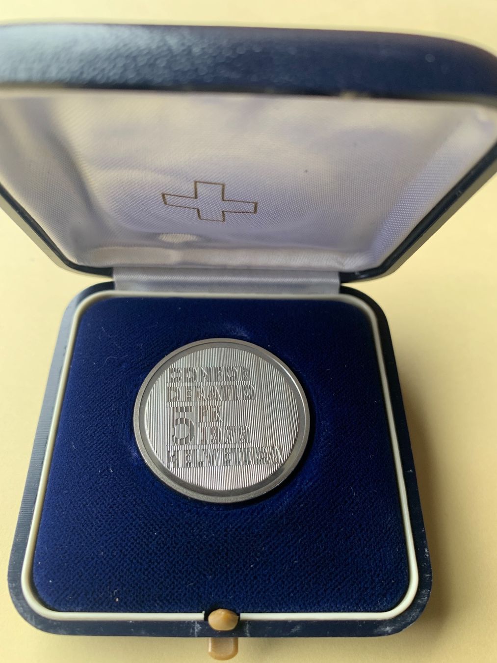 Tutti le monete: 5 Francs 1979 - A. EINSTEIN "Kopf" - Polierte Platte / Proof – Nuovo e nell'imballaggio originale da LE LIGNON venduto da Katanaion 1