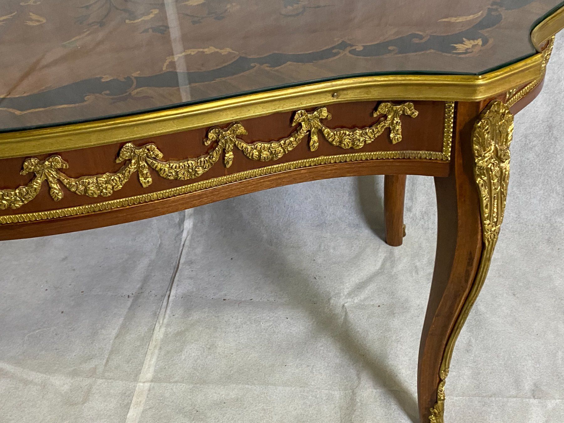 Tische: Table de salon de style Louis XV  marqueterie. – Gebraucht aus geneve von louisart 3