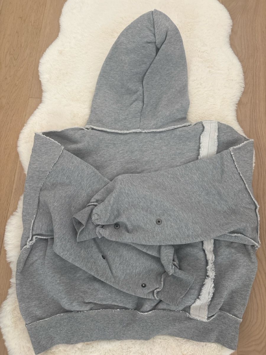 Pullover & Sweatshirts: Atelier de roupa Sweatshirt in Hellgrau – Neu (gemäss Beschreibung) aus Alchenflüh von Marcoalex.costa 2