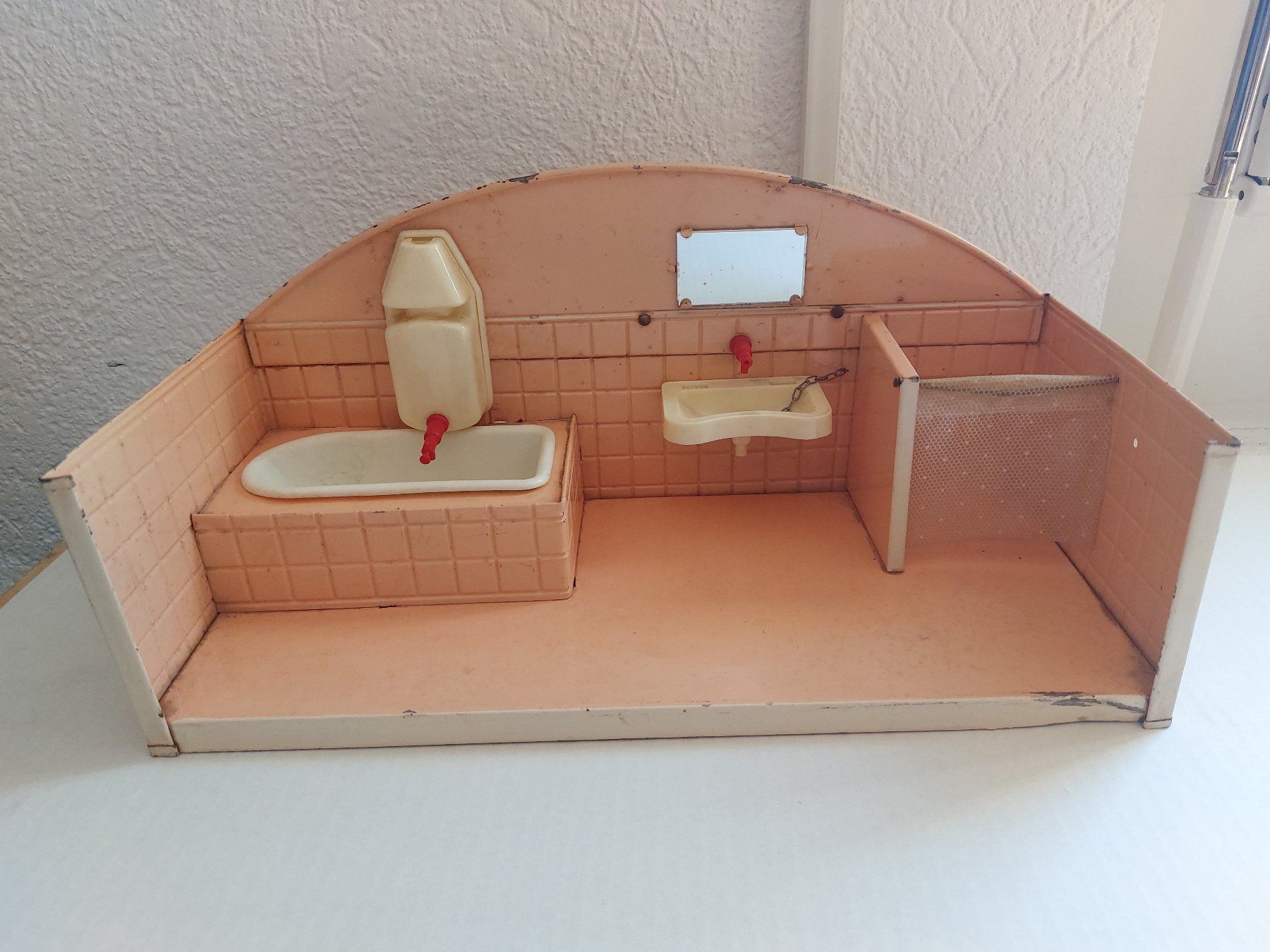 Case e mobili per bambole: BADEZIMMER - ANTIK – Usato da Gipf - Oberfrick venduto da Esnoopy