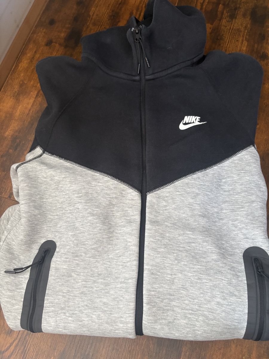 Nike Jacken: Nike Zipper Hoodie Herren S – Neu (gemäss Beschreibung) aus Ehrendingen von suurrlii
