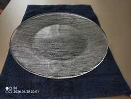 Platte mit Rillenmuster