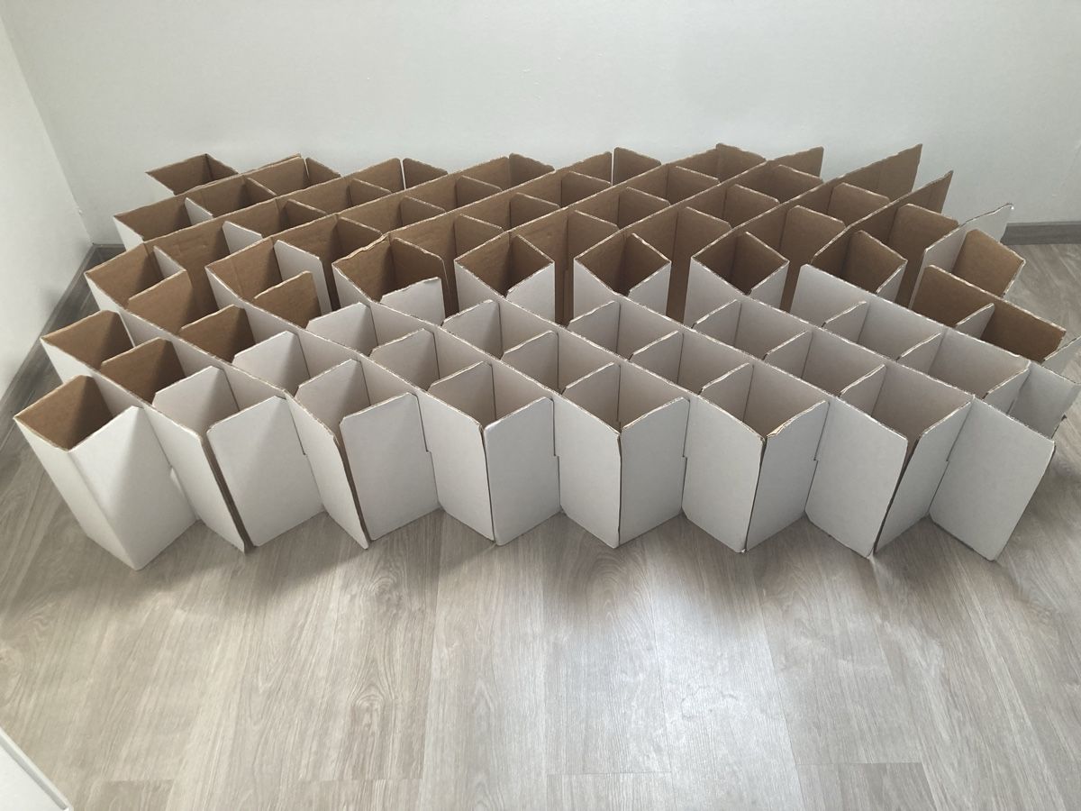 Lits: Kartonbett 90x200cm – D'occasion à Biel/Bienne par Jenny-Lea