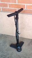 Velos Standpumpe AIR BOOST 9 Bar 130 PSI mit Manometer (LG)