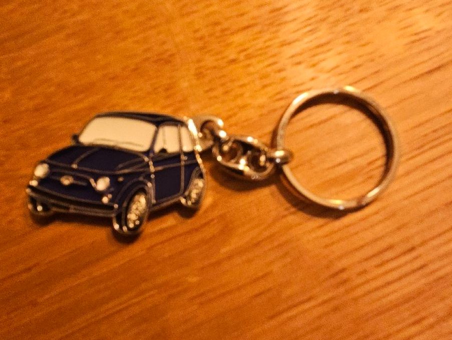 Fiat Portachiavi: Fiat 500 Autoschlüsselanhänger – Nuovo (secondo la descrizione) da Bern venduto da Respirit