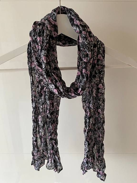 Foulards, Tücher & Schals: Schals, Halstücher, Damen IV – Gebraucht aus Zürich von nad_7gzh