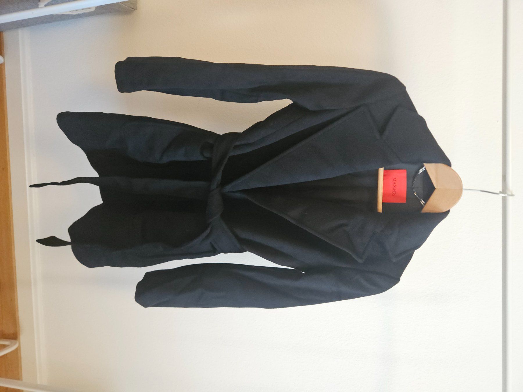 Cappotti: Elegant Black Wool Coat Size 36 – Nuovo (secondo la descrizione) da Zürich venduto da Marianna_V
