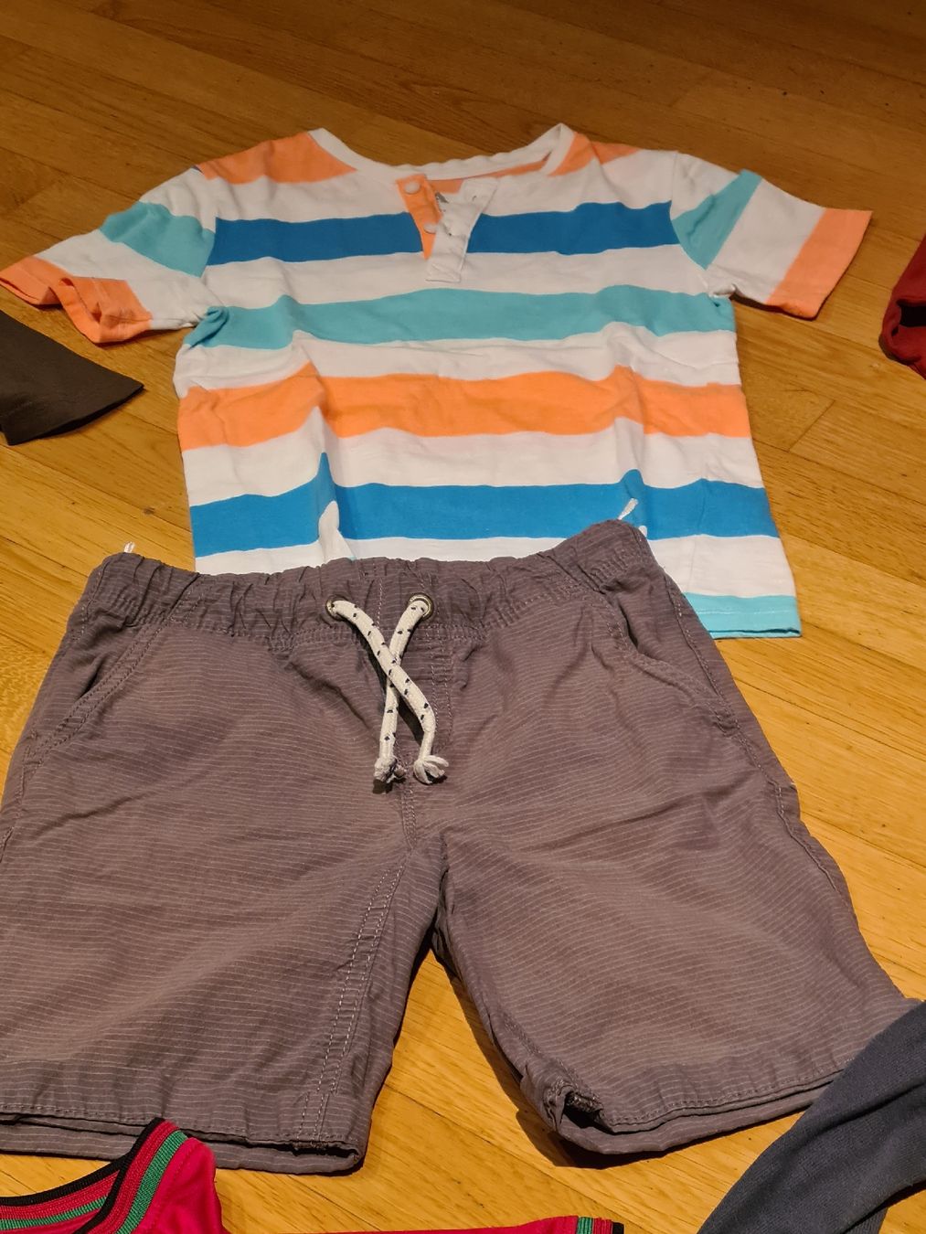 Lotti & Set di vestiti: thermo Unterwäsche,pyjama,pulli,Shirts gr.128 – Usato da Ferden venduto da jemyce 4