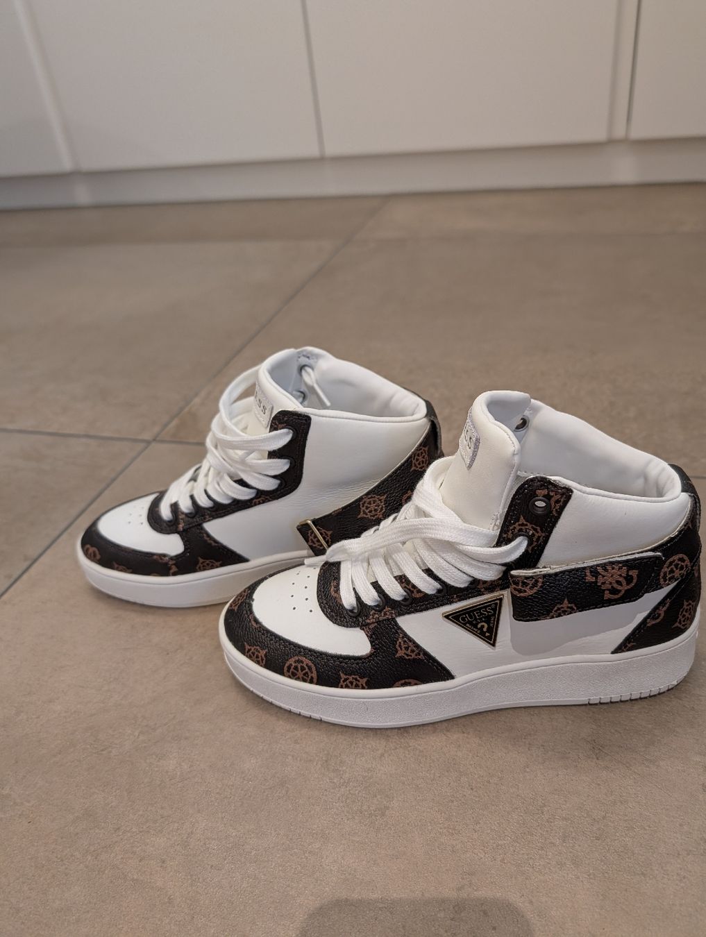 Guess Damenschuhe: Schöne GUESS Sneaker - Damen - Gr. 36 - NEU – Neu (gemäss Beschreibung) aus Vilters von rs4aholic 1
