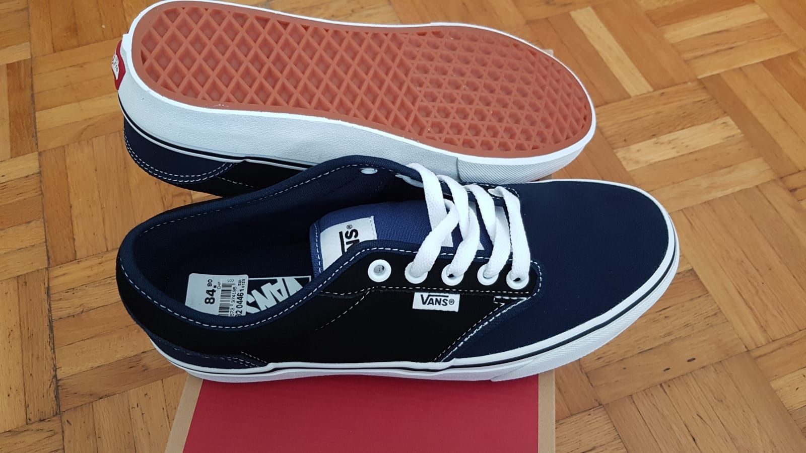 Vans Scarpe da uomo: Vans ARWOOD Retro Suede Gr.40,Leder. – Nuovo e nell'imballaggio originale da Zürich venduto da ata_c8nh 3