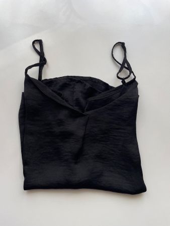 Schwarzes Top