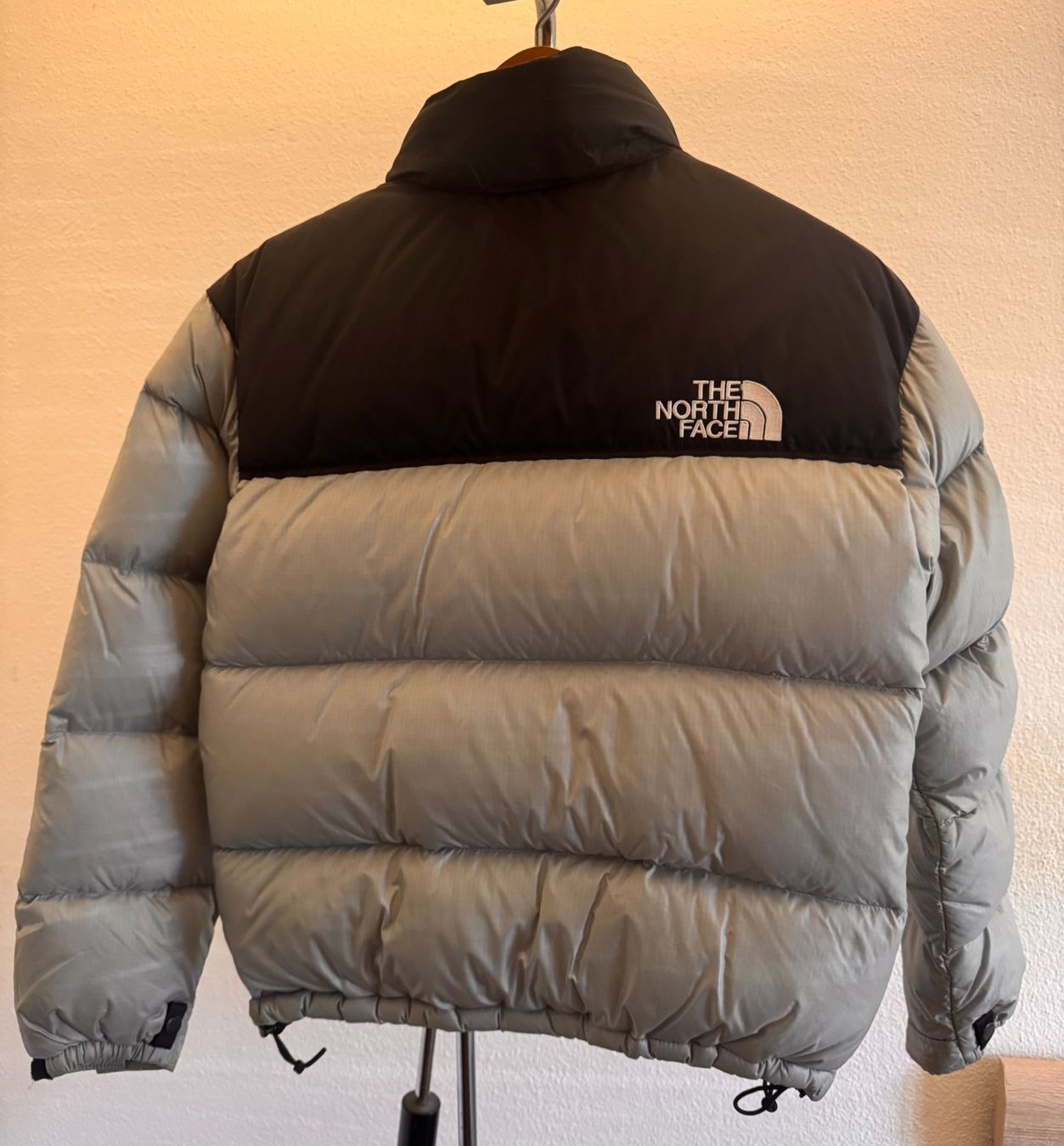 North Face Jacken: The North Face Black & Silver Down Jacket – Gebraucht aus Canobbio von kk_dee 1