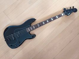 Fender Duff McKagan Deluxe Precision Bass RW - Top Zustand