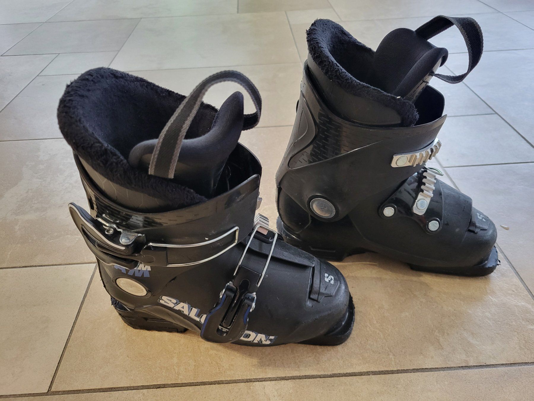 Salomon Scarpe per ragazzi: Chaussures de ski 19.5 – Usato da Gampelen venduto da cli_2thg