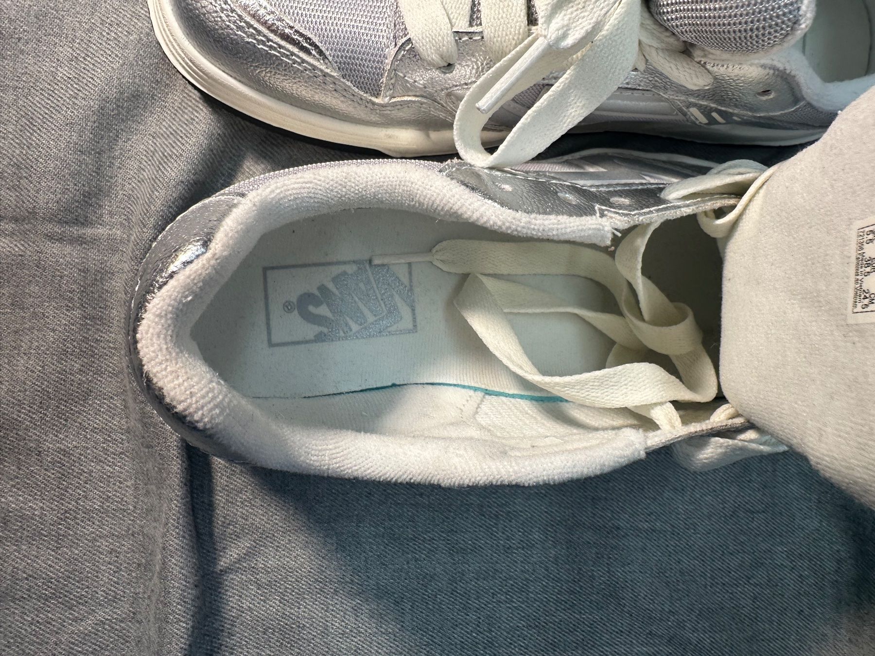 Vans Scarpe da uomo: Vans Upland dans le coloris Metallic Silver – Nuovo e nell'imballaggio originale da Onex venduto da eri_jx6q 2