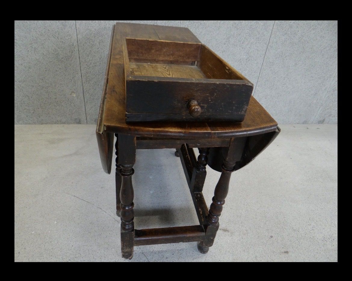 Tavoli: Barock Esszimmertisch ca 1750 vermutlich England – Usato da Hallau venduto da 13gs 2