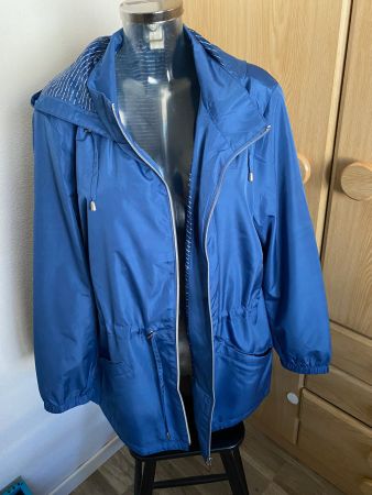 leichte Damen - Kapuzenjacke  Grösse 50