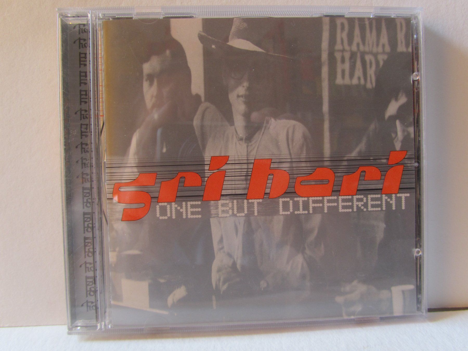 CDs: Sri Hari, CD, one but different – D'occasion à Weiningen ZH par dietsch57