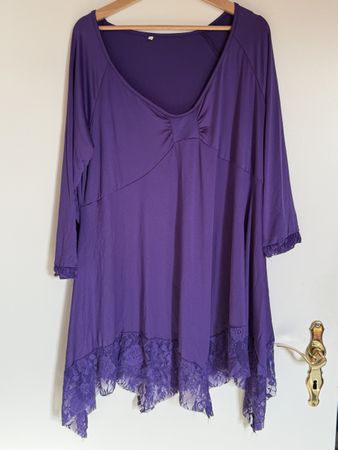 Lila Tunika mit Spitze, Gr. 3XL