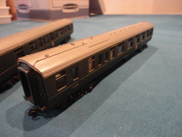 Trix Modellini di ferrovie: Trix Trains 4 Pullmann Wagen der British Railway im OKT – Usato da Wittenwil venduto da trixmartin 6