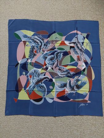 Erni Hans. Foulard 87x90cm.