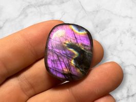 Labradorit Cabochon wunderschön in Violett und Rosa, 55ct
