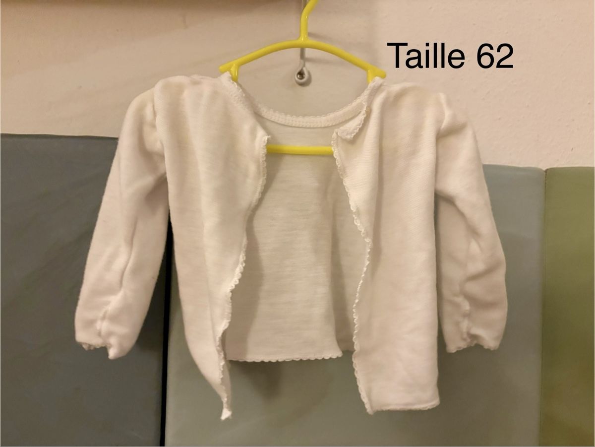 Lotti & Set di vestiti: Lot de 4 jaquettes taille 0-3 mois – Usato da Biel/Bienne venduto da Milenegc 1