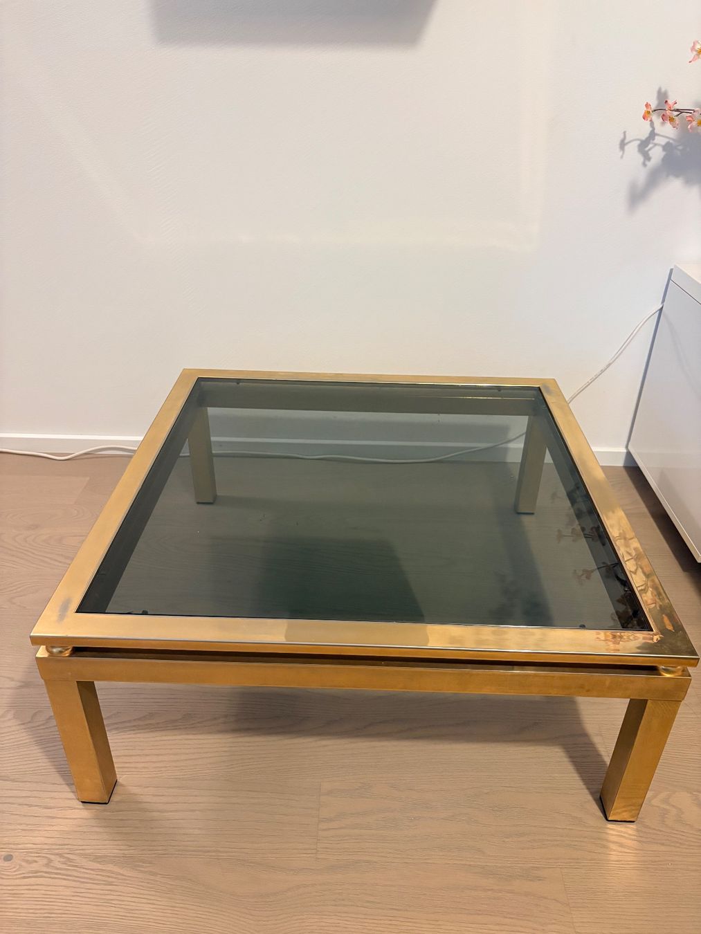 Tavoli: Square brass and glass coffee table, well-preserved. – Usato da Zürich venduto da akh_7xjv