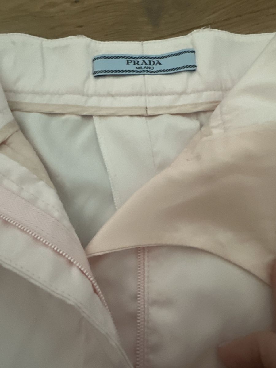 Prada Pantaloni: Prada Milano Shorts – Nuovo (secondo la descrizione) da Liestal venduto da ell_6xc7 3