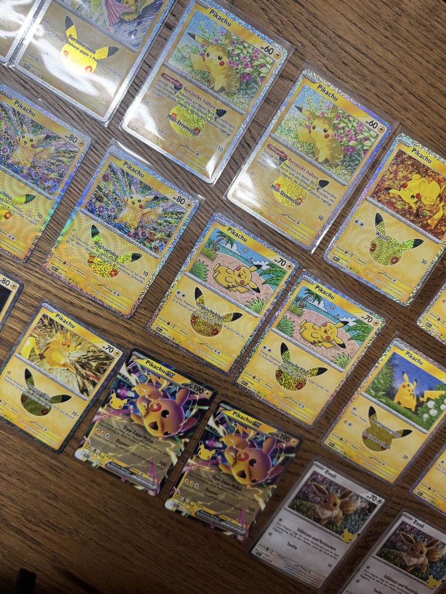 Pokémon Sammelbilder & Trading cards: Pokemon Karten Pikachu Set 30th   – Neu (gemäss Beschreibung) aus Lufingen von Robert121 1