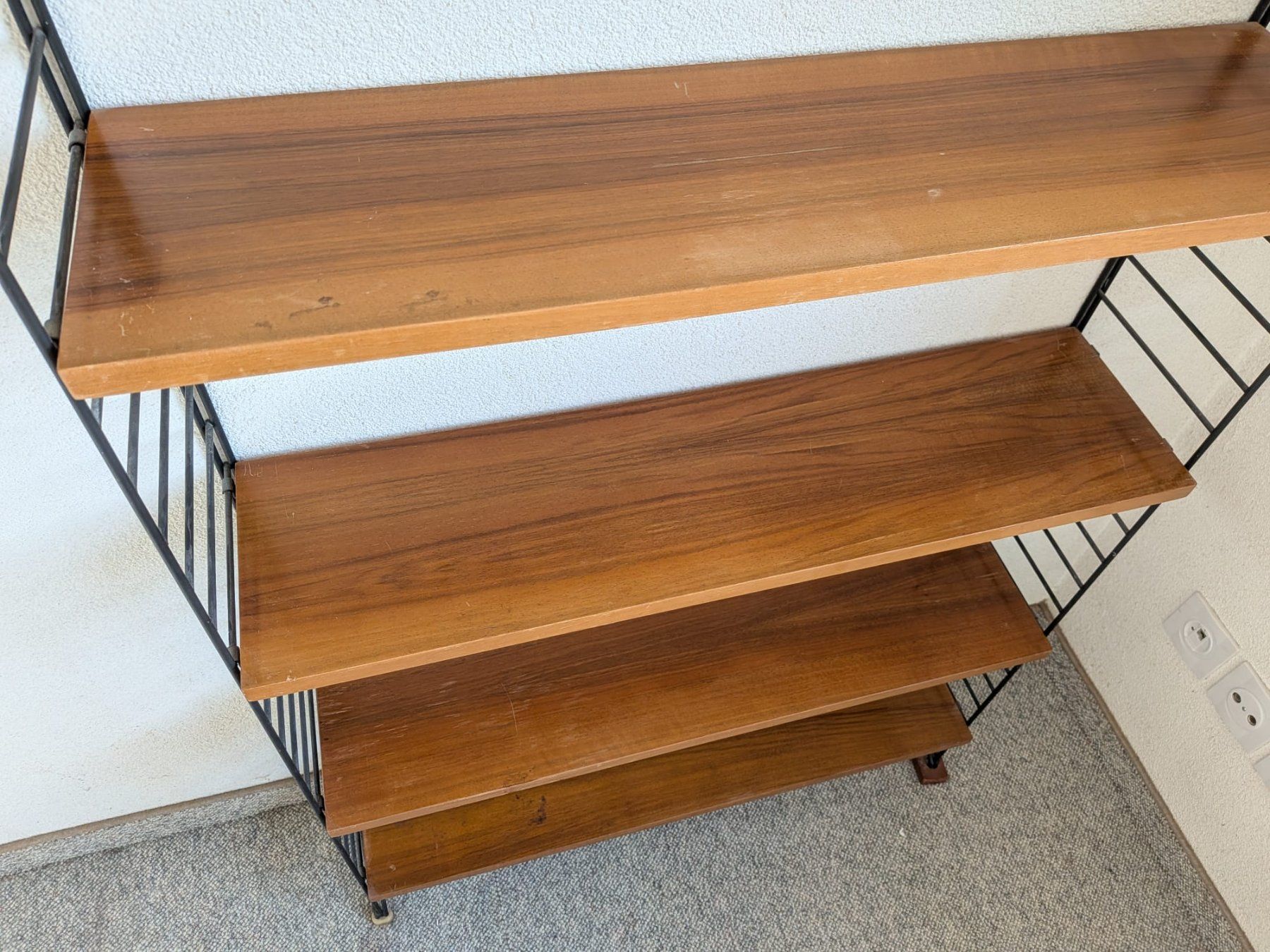 Regale: Kleines String-Regal - Mid-Century, 4 Tablare - Ref. 07/16 – Gebraucht aus Au ZH von BrockiAu 2