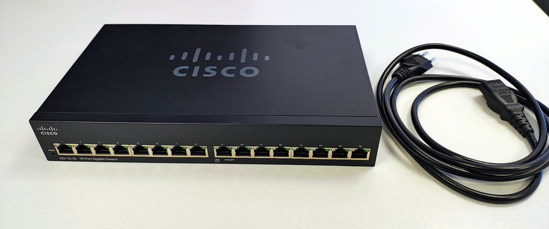 Cisco Hub & Switch: Cisco SG110-16 – Usato da Bülach venduto da Surbetone