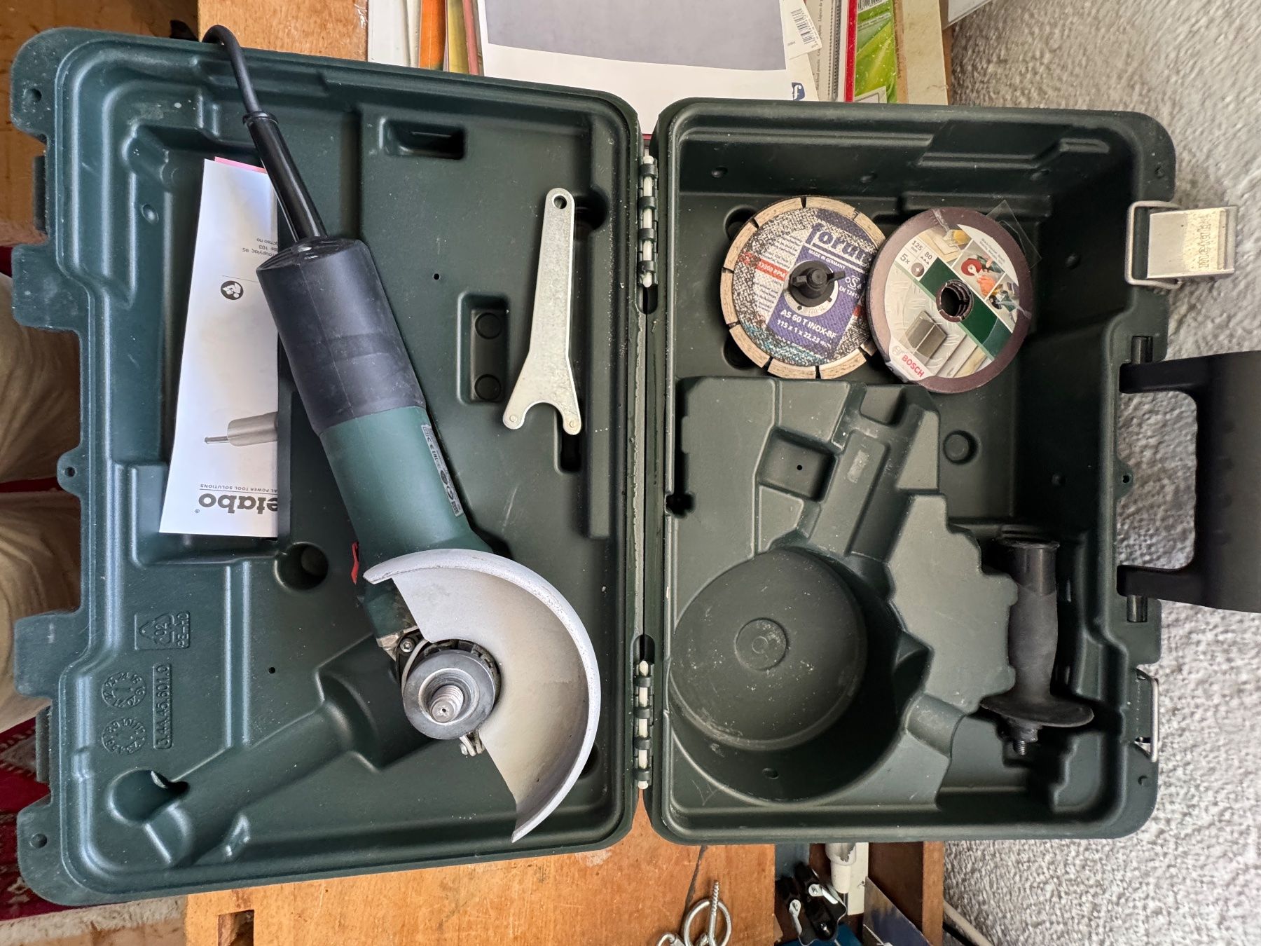 Metabo Smerigliatrici & Lucidatrici: Metabo W 850-125 Set Winkelschleifer mit Koffer – Nuovo (secondo la descrizione) da Beinwil am See venduto da Bergbilder 1