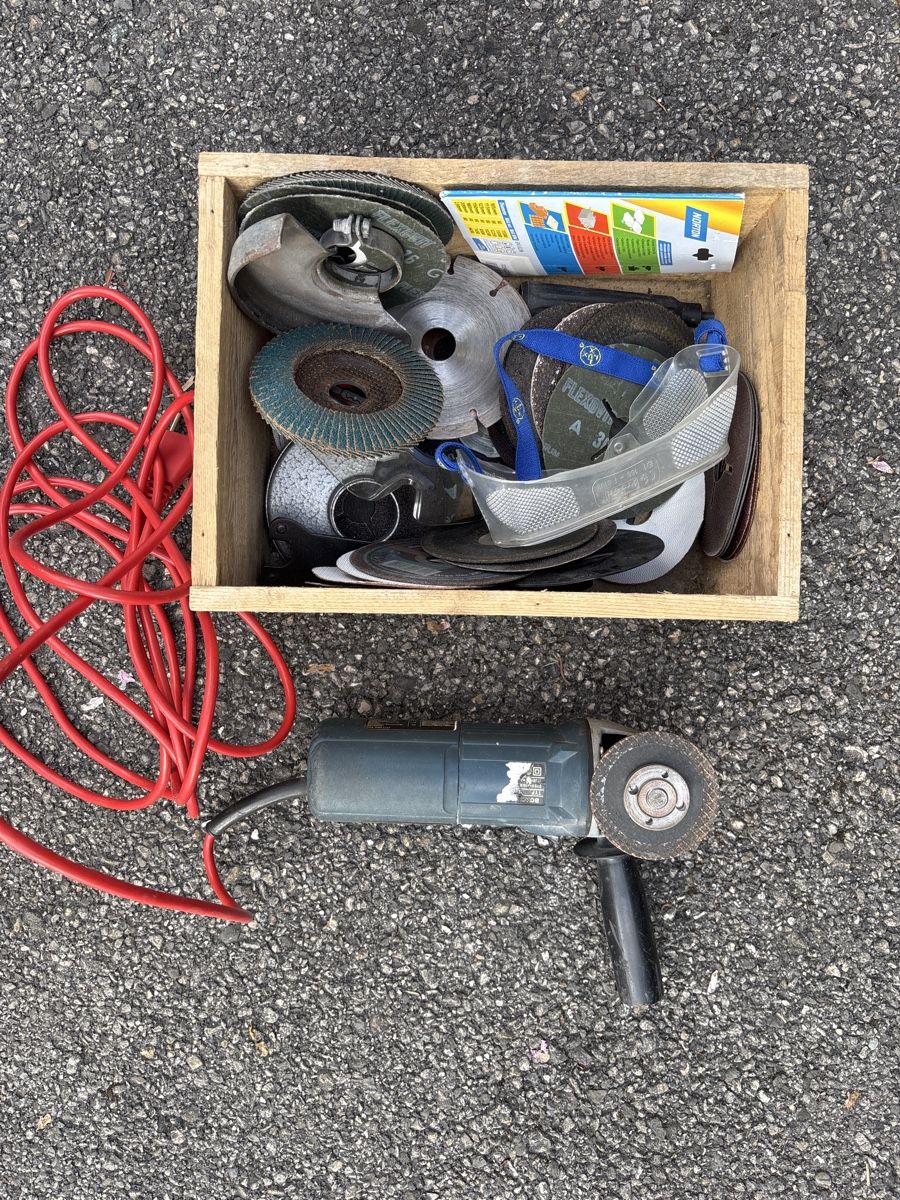 Bosch Alle Werkzeuge: Meuleuse Bosch 1348.7 et disques à meuler – Gebraucht aus Lonay von car_l9sk