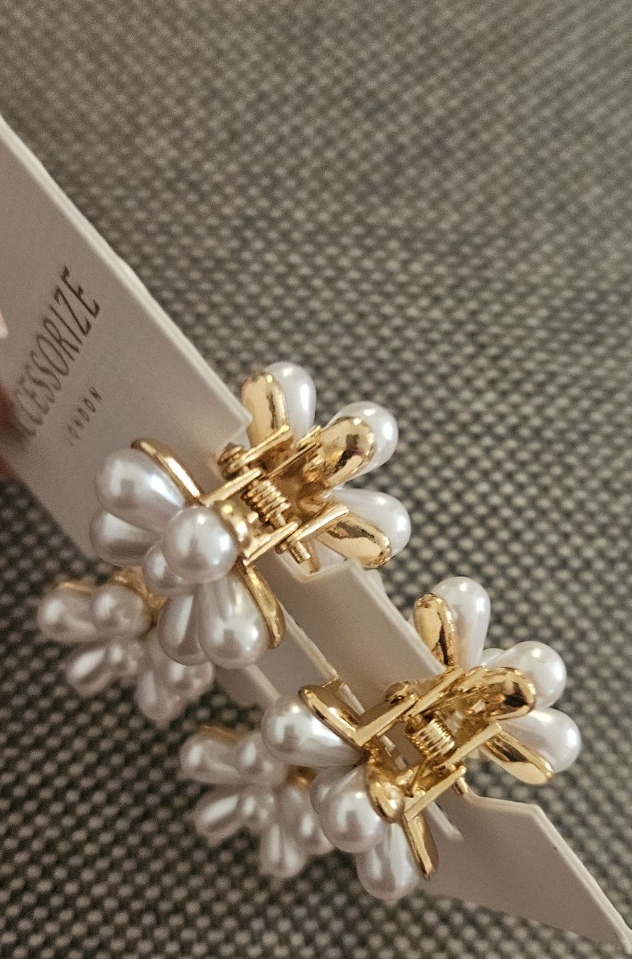 Accessoires pour cheveux: ACCESSORIZE Haarklammern mit Perlen - Blumendesign – D'occasion à Bünzen par Milly32