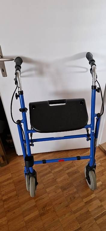 Aides à la marche: Rolator blau – D'occasion à Schaffhausen par munotmunot01 1