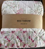 Romantische Tagesdecke Blumenmuster