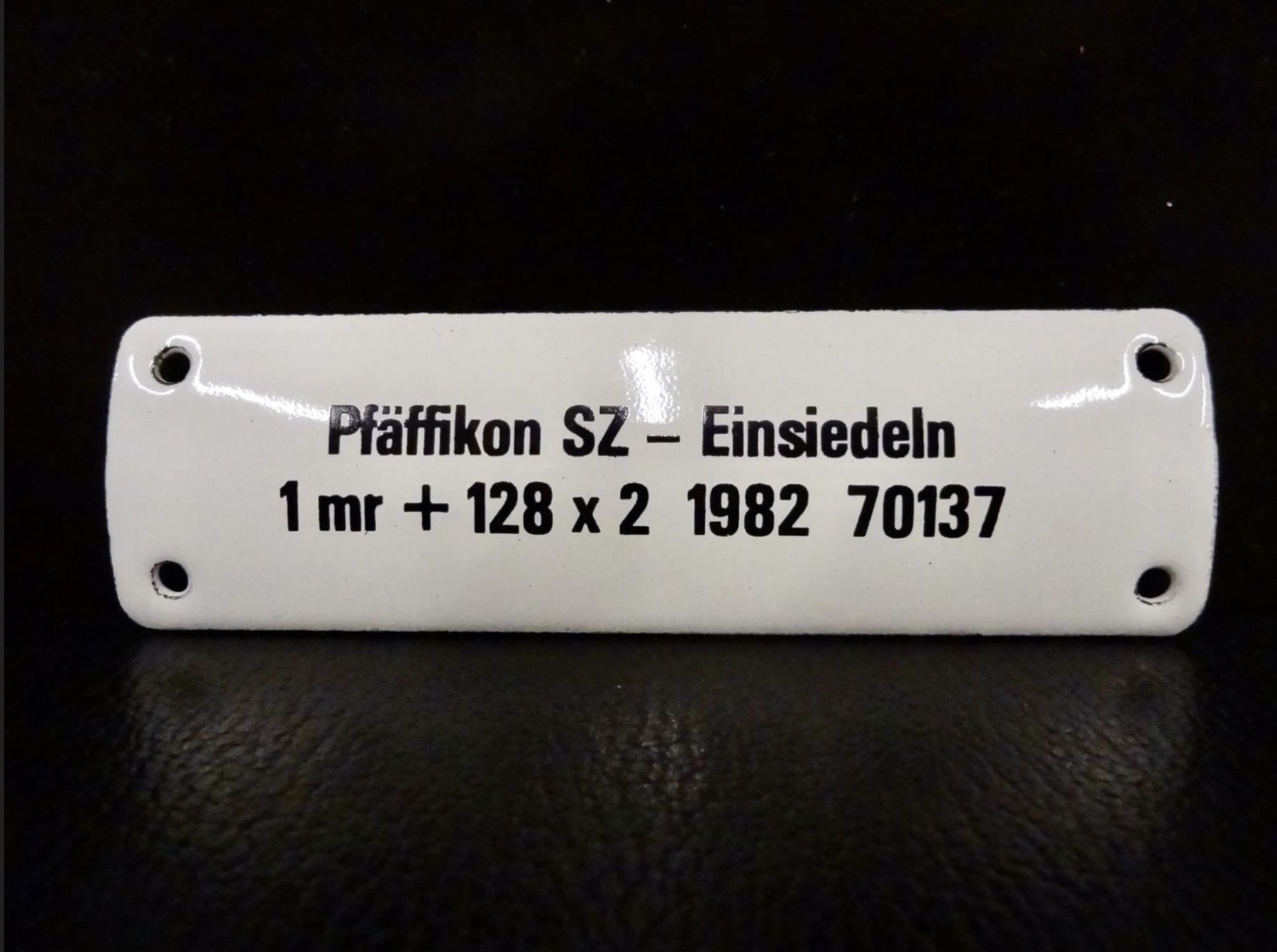 Insegne: KLEINES ALTES EMAILSCHILD PFÄFFIKON SZ – Usato da Kerzers venduto da djstarsky73