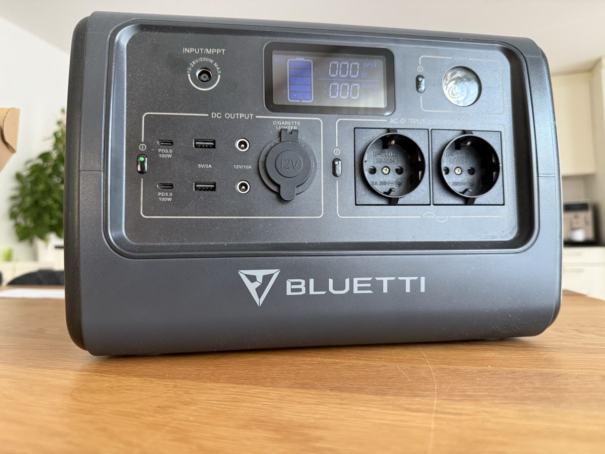 Bluetti Batterie: Bluetti EB70 Powerstation – Usato da Fraubrunnen venduto da Spidu1