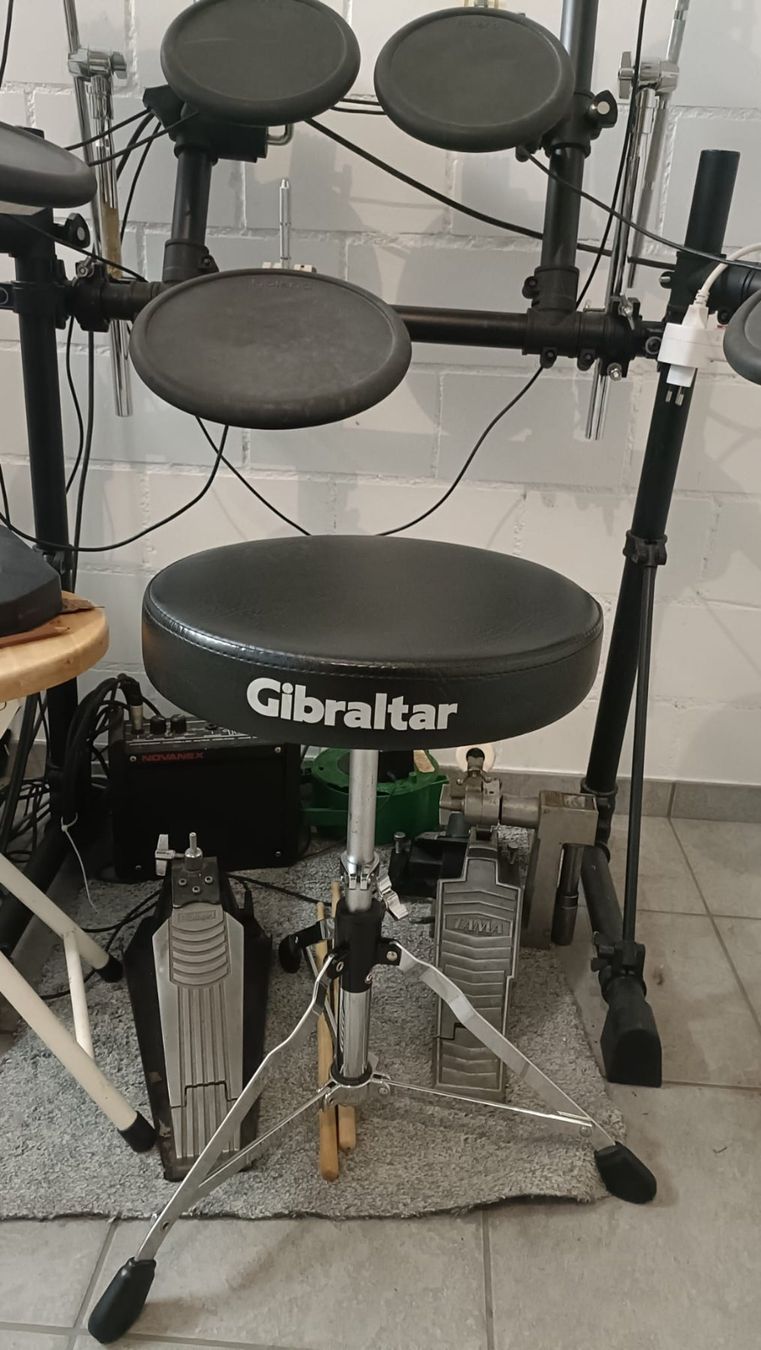 Roland Strumenti musicali: El. Drum Roland Td 6 – Usato da Waltenschwil venduto da Tulpenweg 5