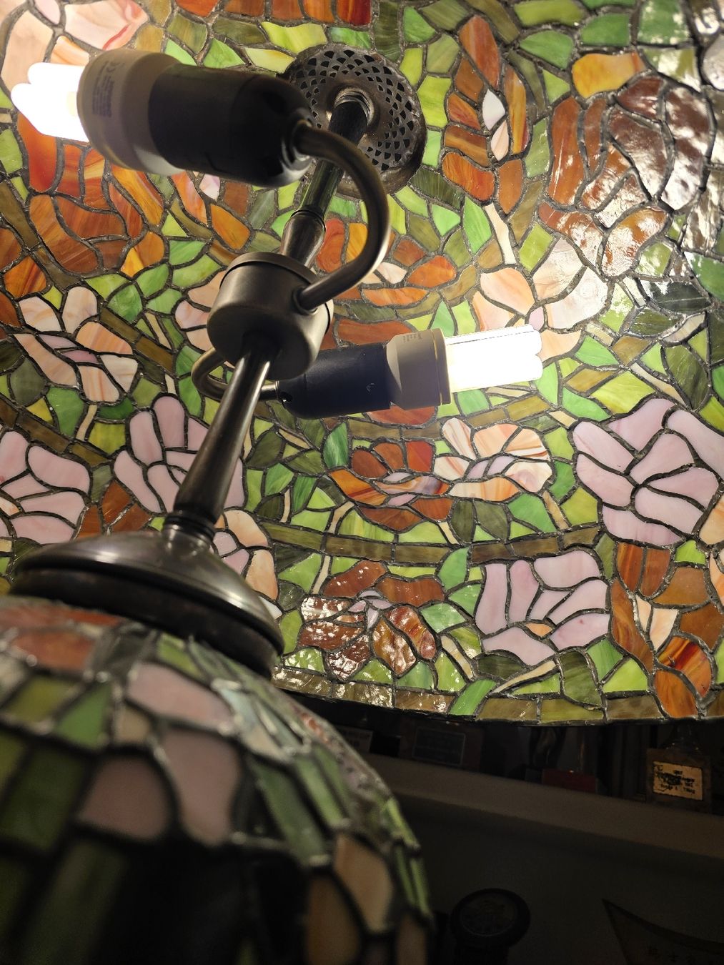 Lampen: Tiffany Lampe mit Blumenmuster  – Gebraucht aus Volketswil von rerererarara 7