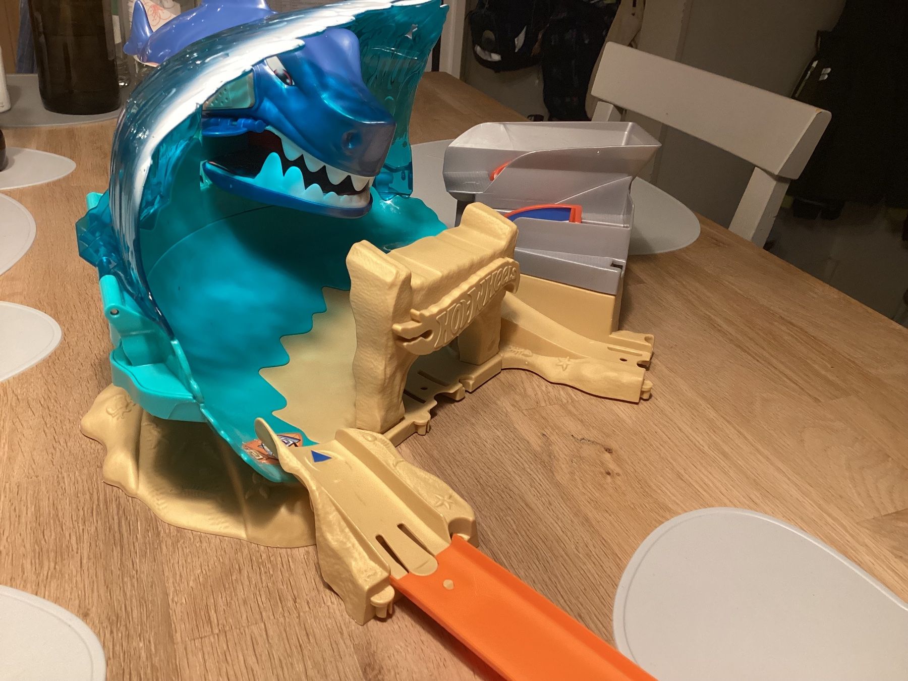 Hot Wheels Spielzeuge: Hot Wheels Shark Attack Launch Track – Gebraucht aus Hinwil von