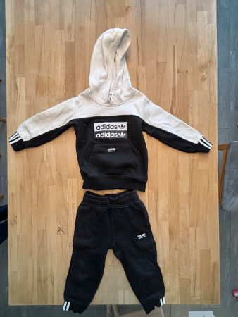Adidas Trainingsanzug Gr. 98, guter Zustand
